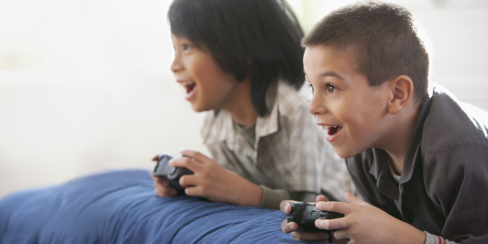 kids play video games